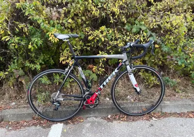 Cestný karbónový bicykel