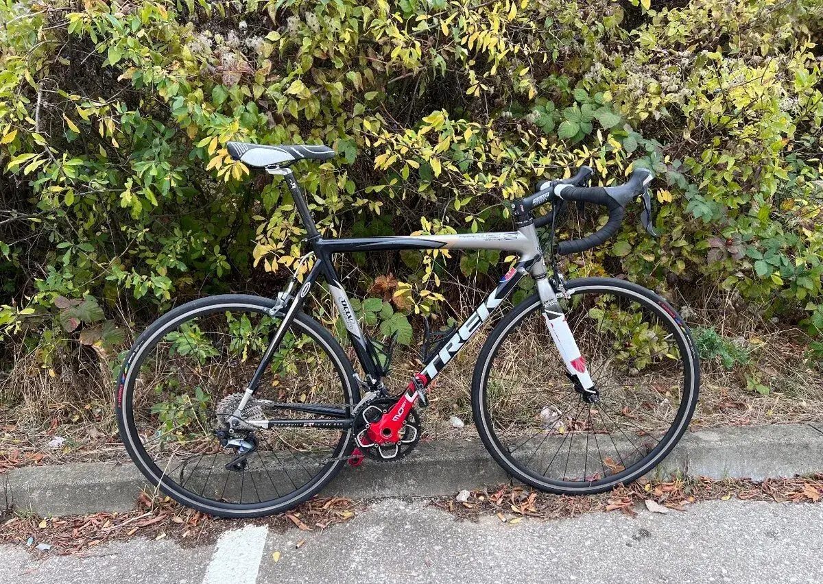 Cestný karbónový bicykel
