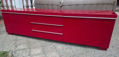 Skrinka pod TV