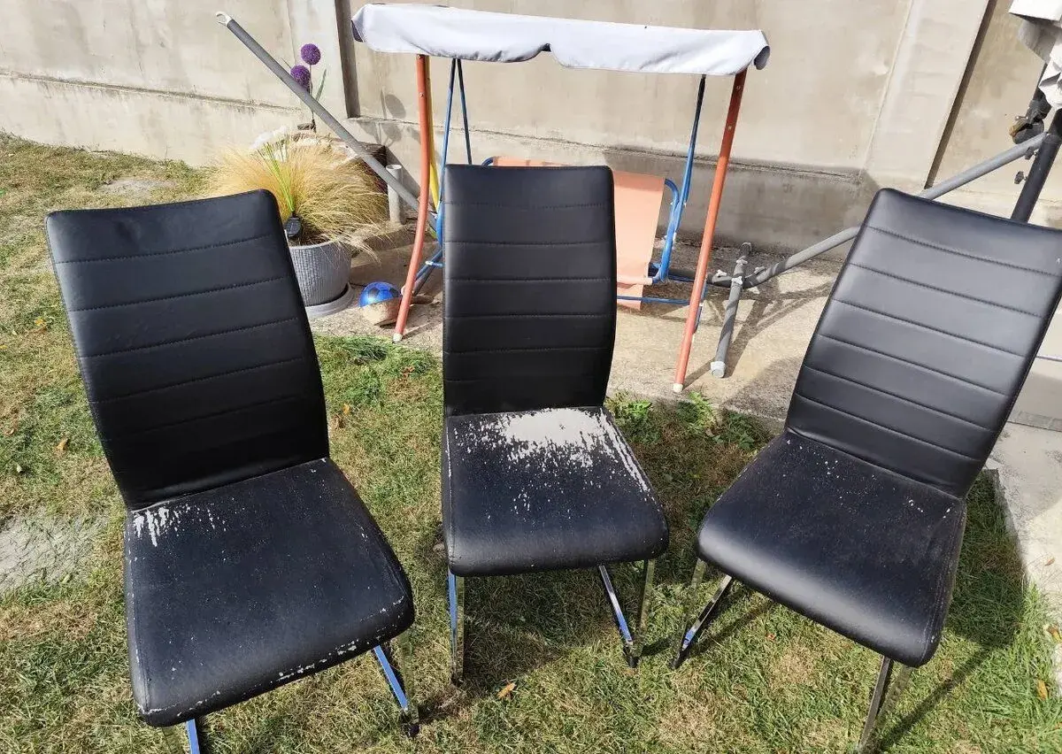 Darujem jedálenske stoličky