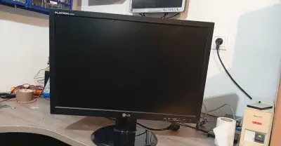 LG Flatron L222WS