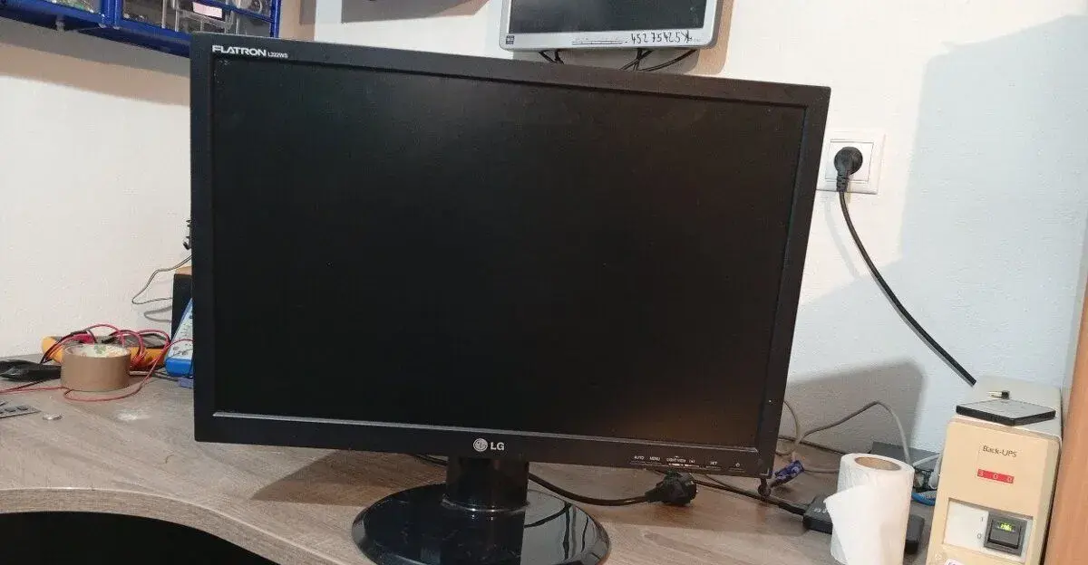 LG Flatron L222WS