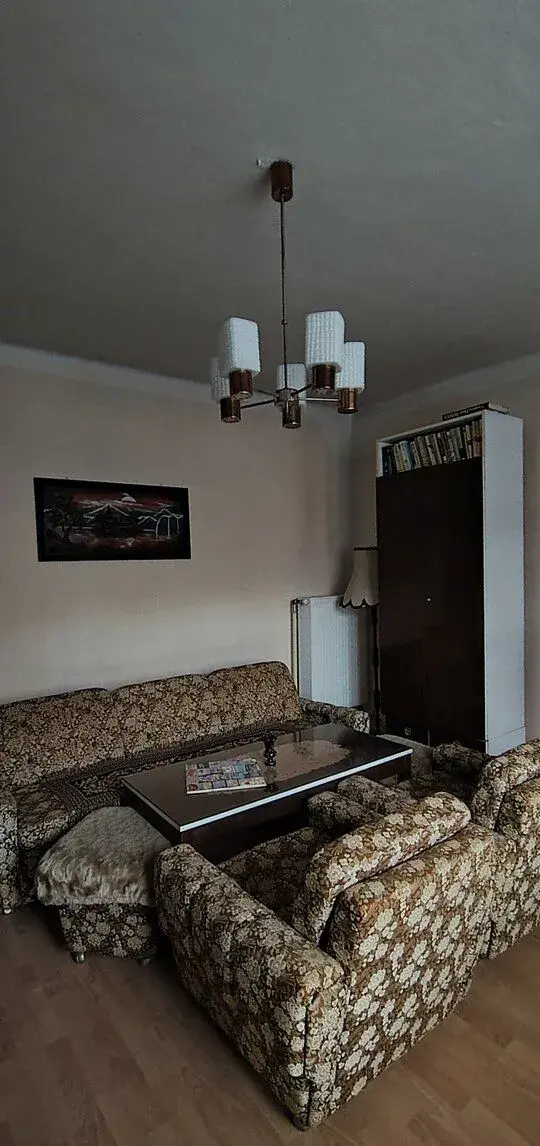 Obývacia skriňa + sedačky