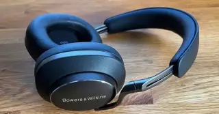 sluchadla Bowers & Wilkins PX8