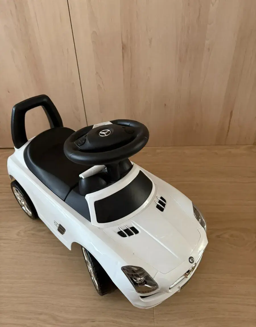 Detské odrážadlo Mercedes-Benz SLS AMG – biele, so zvukmi