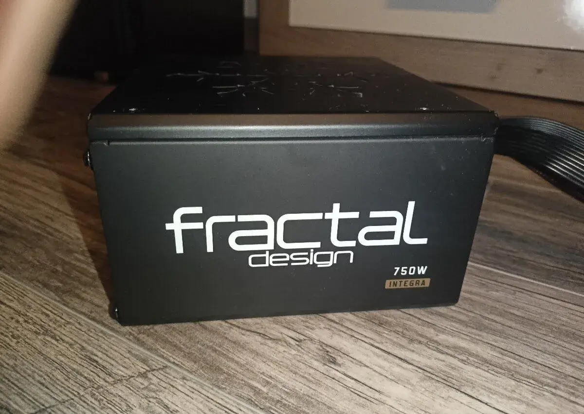 Fractal Design Integra M 750W čierny