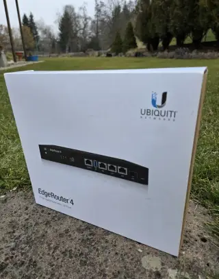UBNT EdgeRouter 4 (ER-4)