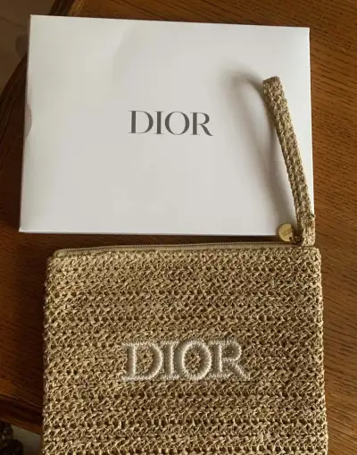 Dior tasticka