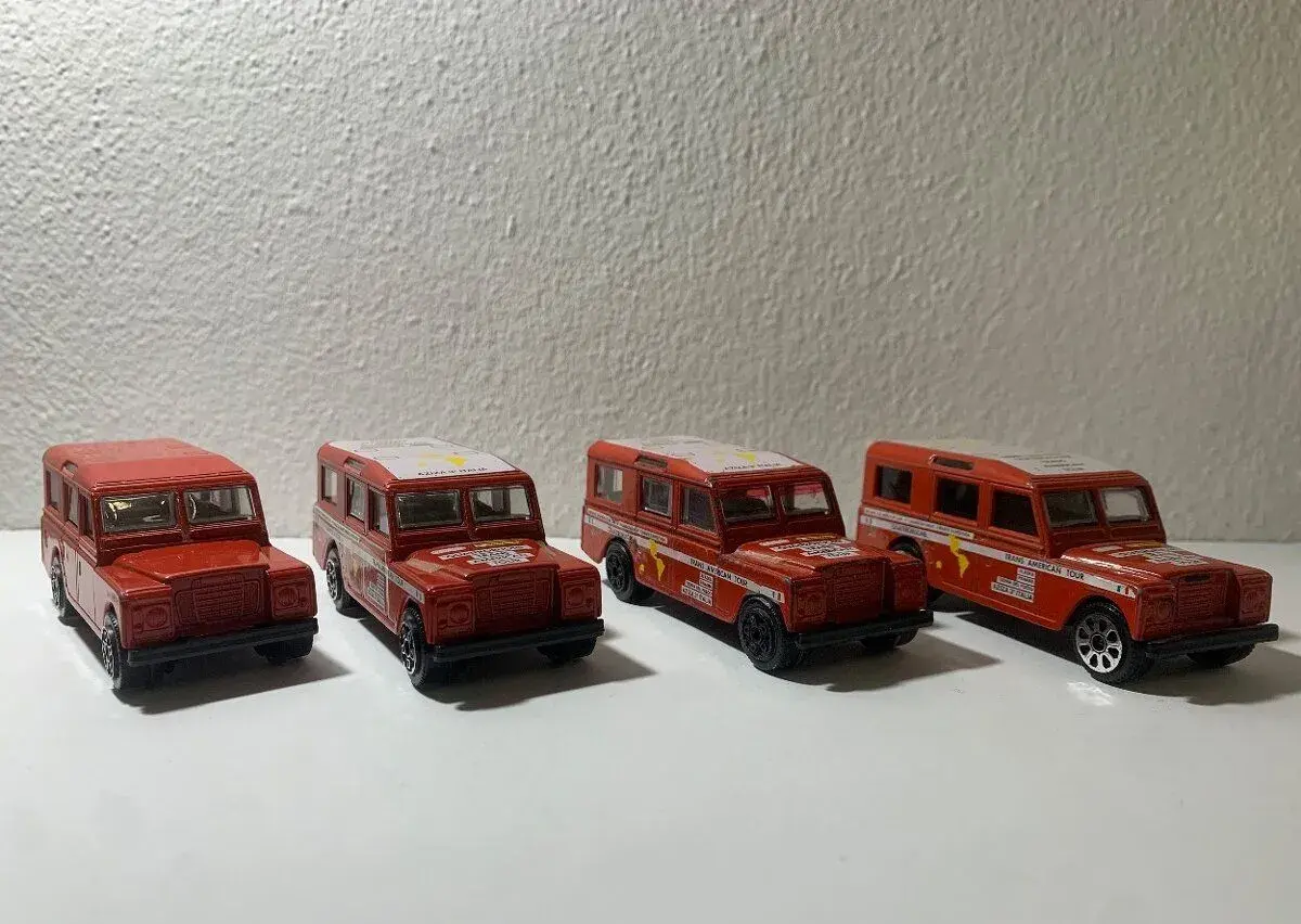 4x Land Rover Defender 1:47 BBurago