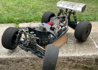 Závodnú truggy 1:8 Losi 8ight-T