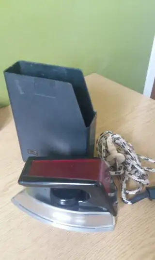 Staršie funkčné retro žehličky