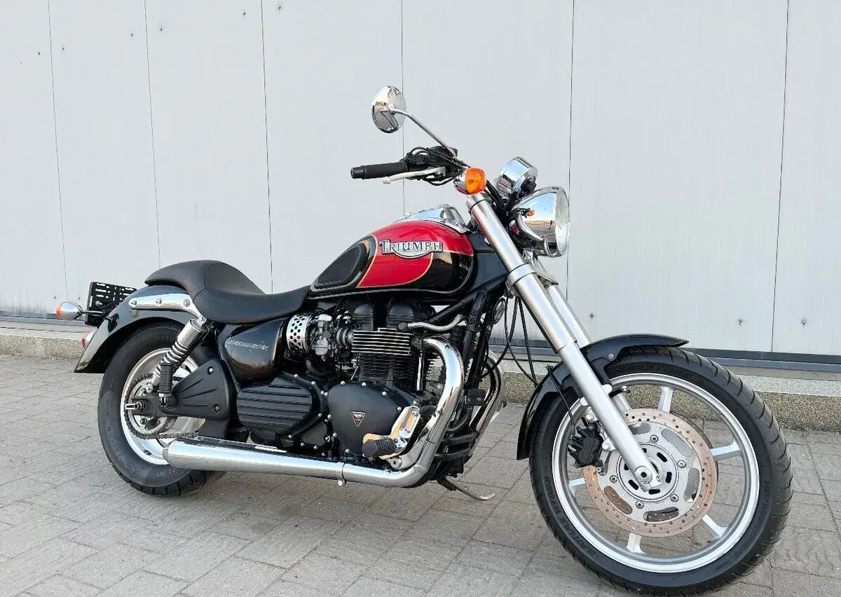 TRIUMPH 800 SPEEDMASTER….2003….PEKNÝ ZACHOVALÝ STAV