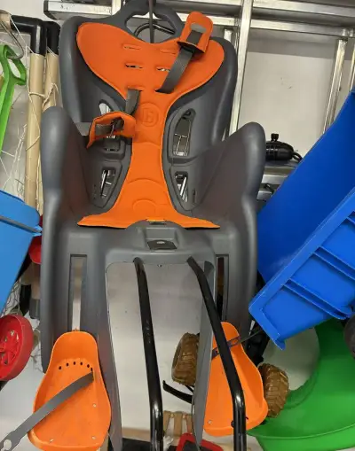 Detská sedačka na bicykel a zrkadlo