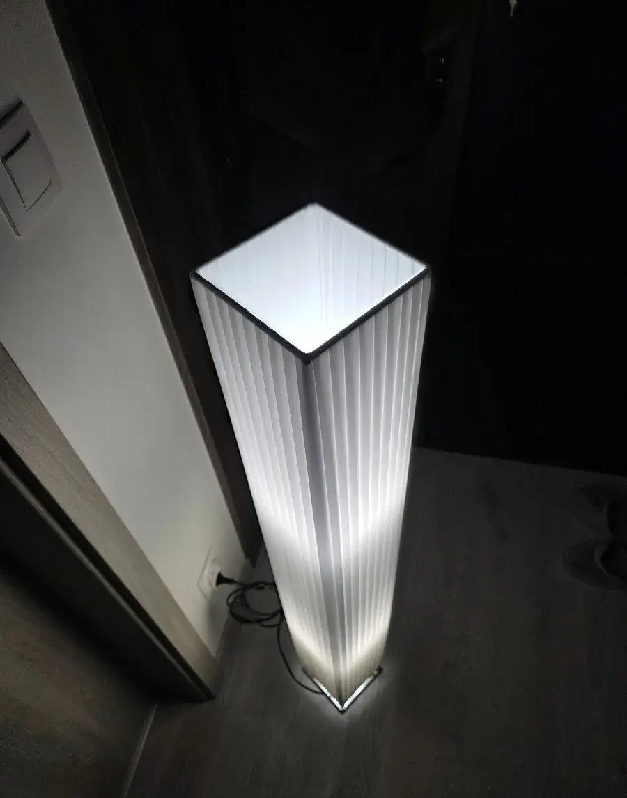 Stojaca lampa