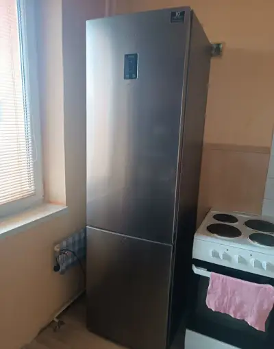 Nerezová chladnička SAMSUNG NoFrost – 367L