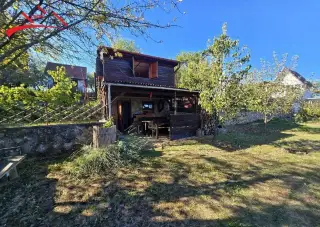 🌿 CHATA S KRÁSNYM VÝHĽADOM – NÁVOJOVCE, VINIČKY 🏡