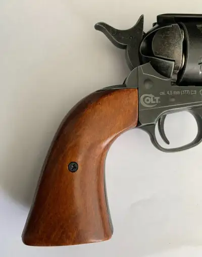 Drevená rukoväť na Umarex Colt SAA