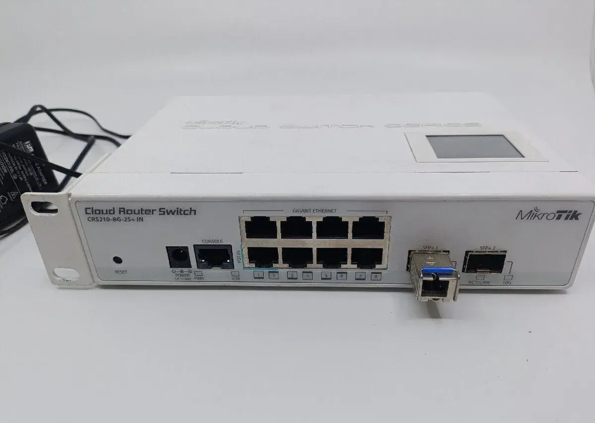 MikroTik CRS210+ SFP (výborný stav) smart switch / router