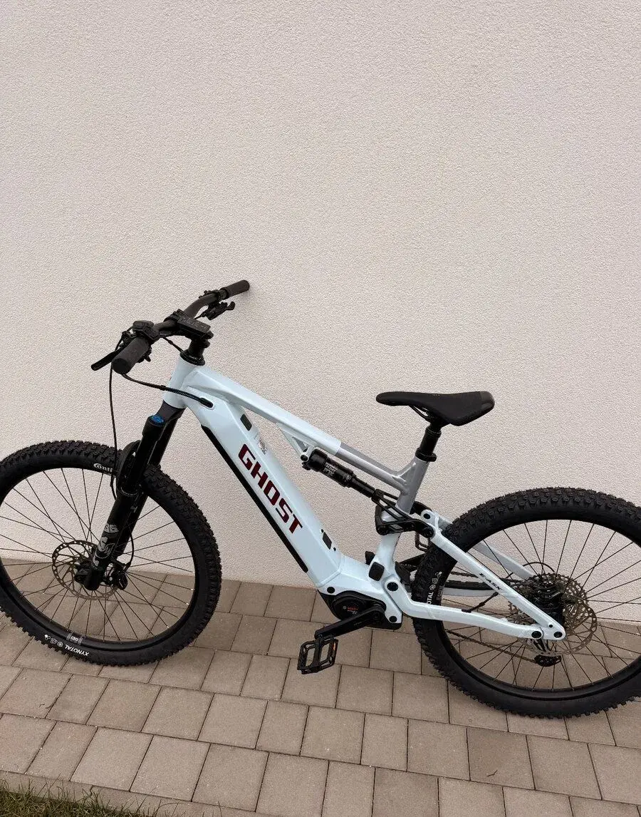 GHOST E-ASX Advanced 2025 – NOVÝ, 800 Wh, Bosch CX Gen5, FOX
