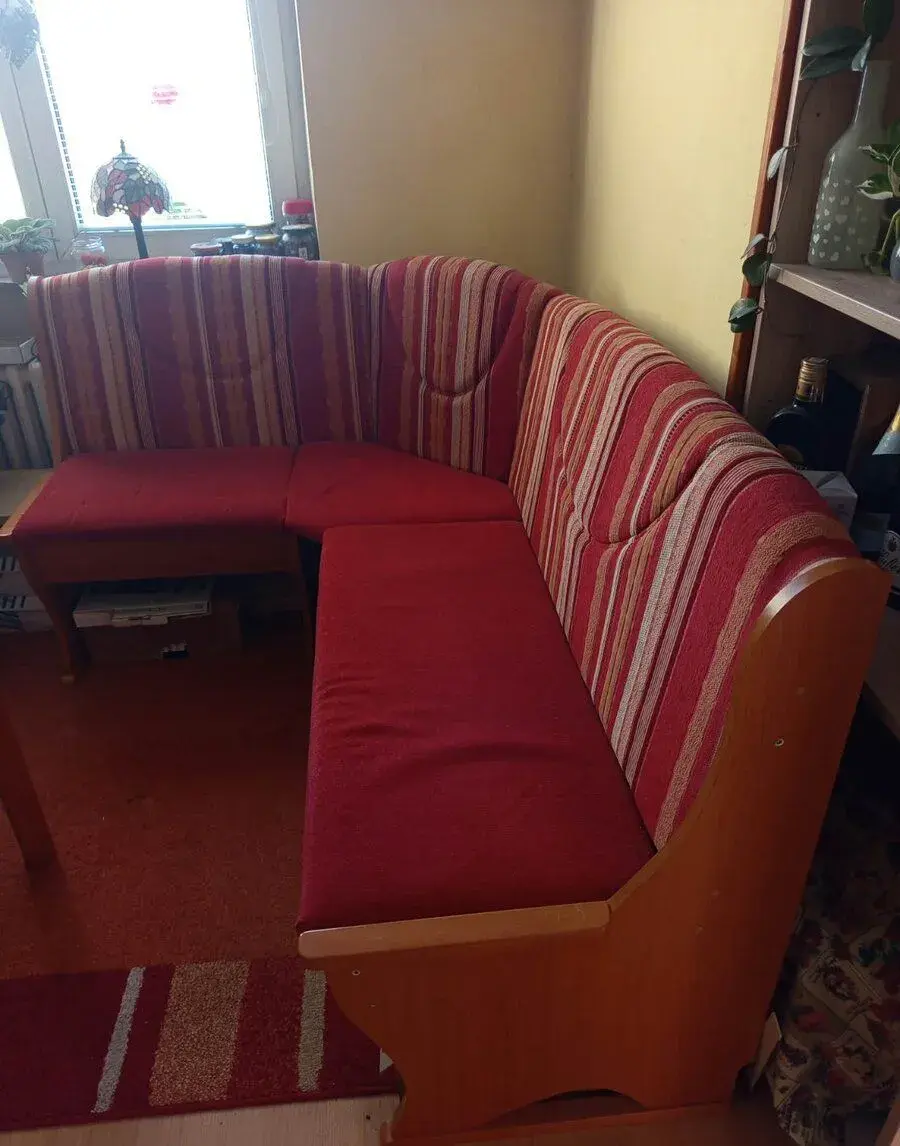 Rohová lavica s úložným priestorom