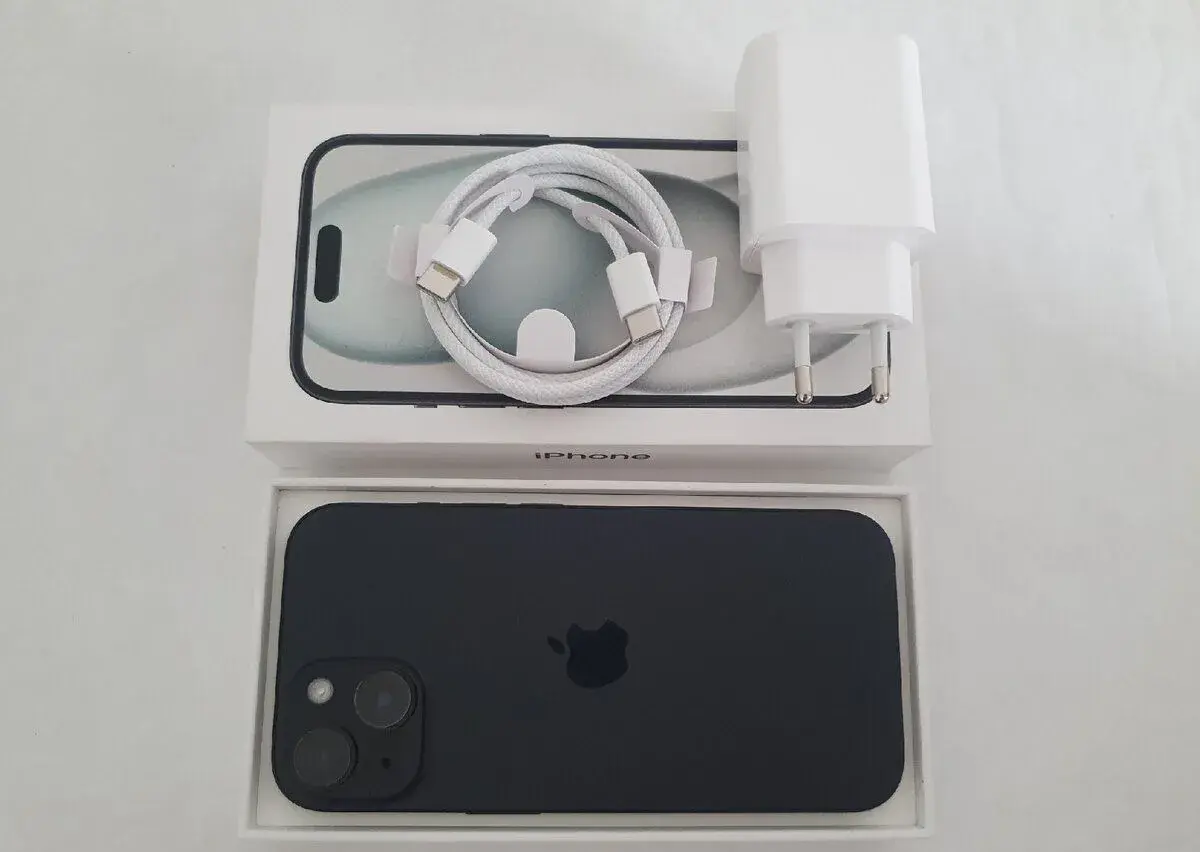iPhone 15 128GB 100% kapacita batérie