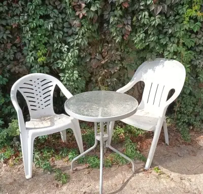 2 ks stolicky a stol spolu len 10 euro