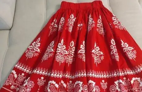Folklórna sukňa, v páse na gumu, veľkosť M/38