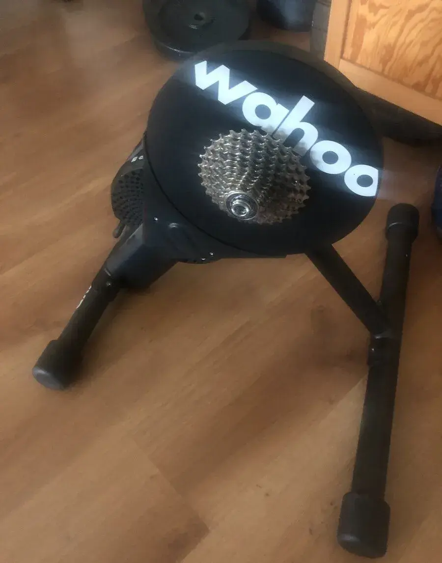 LACNO.Smart cyklotrenažér Wahoo KICKR CORE (+ kazeta)