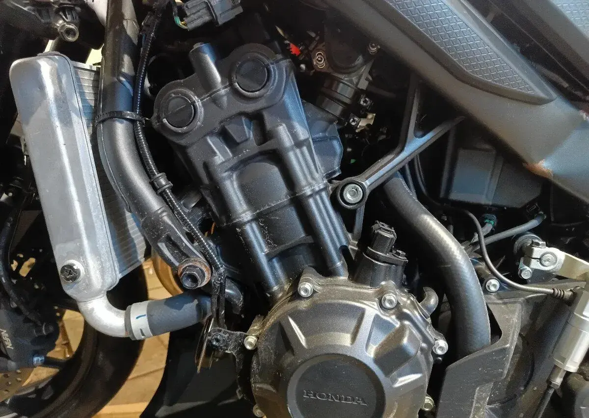 Rozpredám Honda CBR 650R E-Clutch