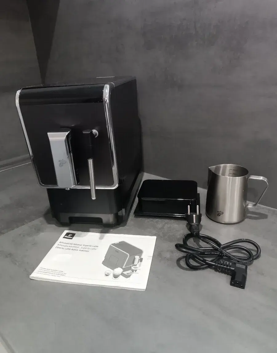 Automatický kávovar Tchibo Esperto Latte