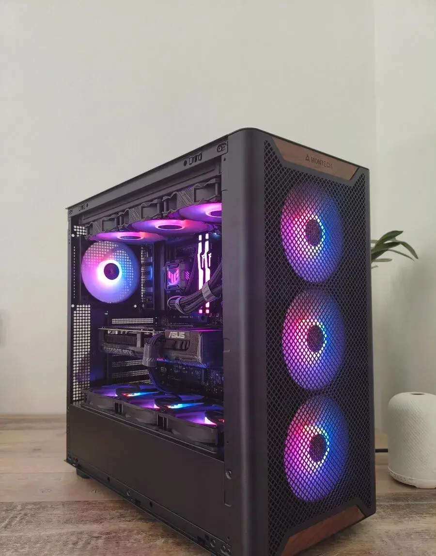 Herný pc R7 9800x3D RTX 5070 Ti 16GB 32GB DDR5 850W Gold