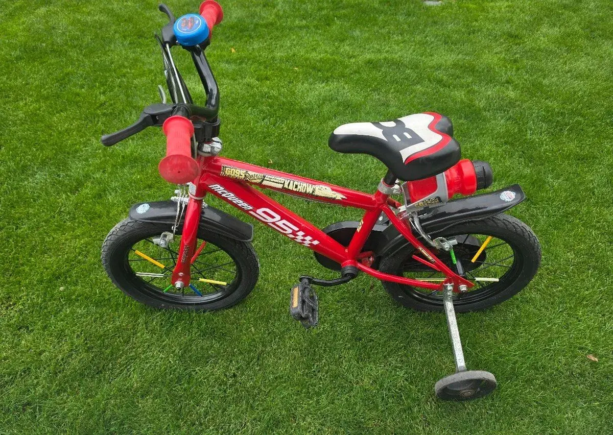 Detský bicykel McQueen, s pomocnými kolieskami