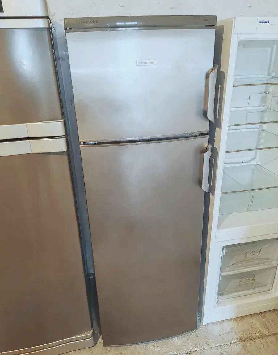 Chladničku Electrolux 160cm