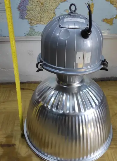 Technickú lampu - vhodné na projekt