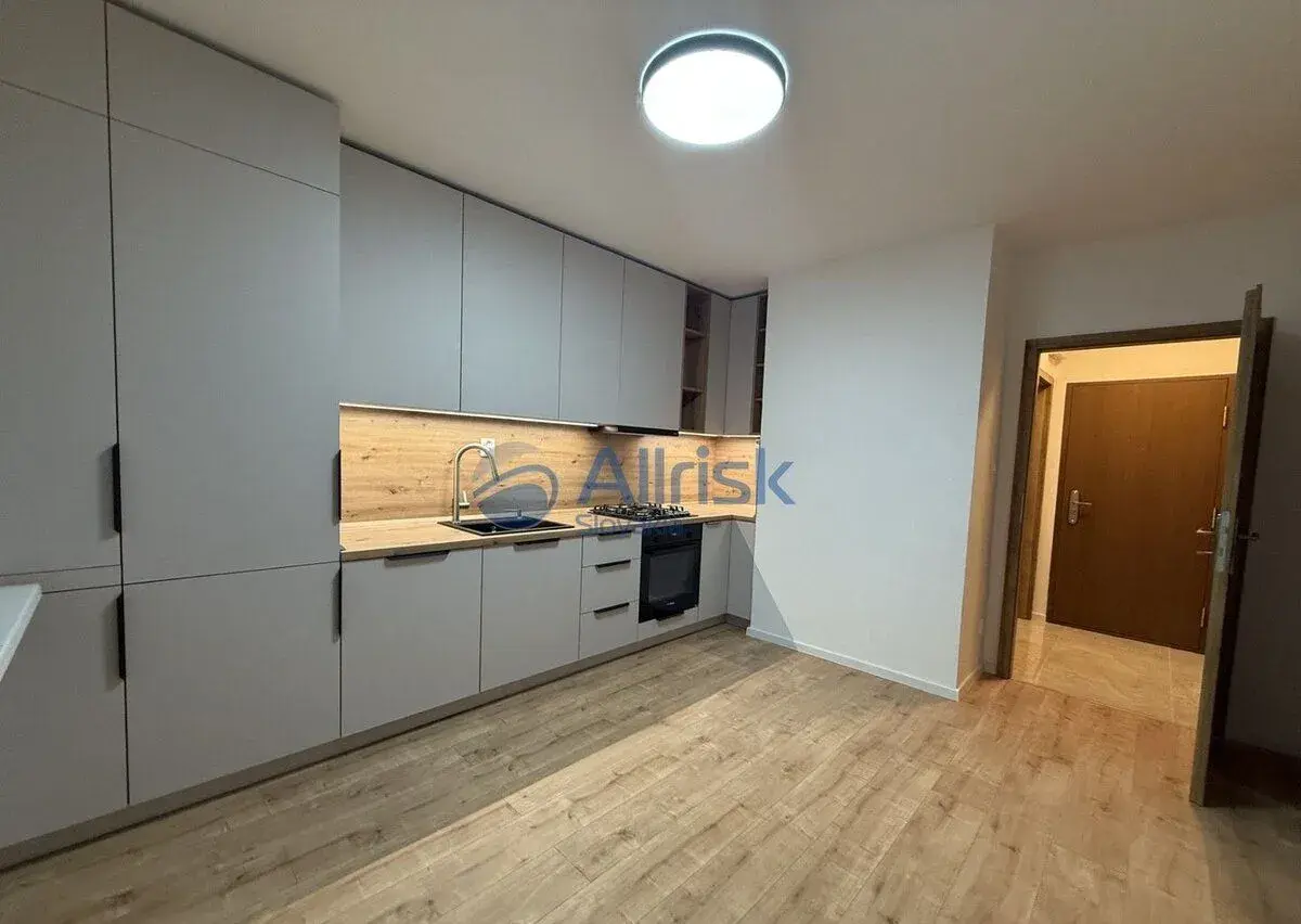 Čerstvo zrekonštruovaný 1-izbový byt s balkónom do prenájmu