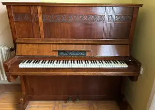 Klavír s moderátorom (tlmičom zvuku)