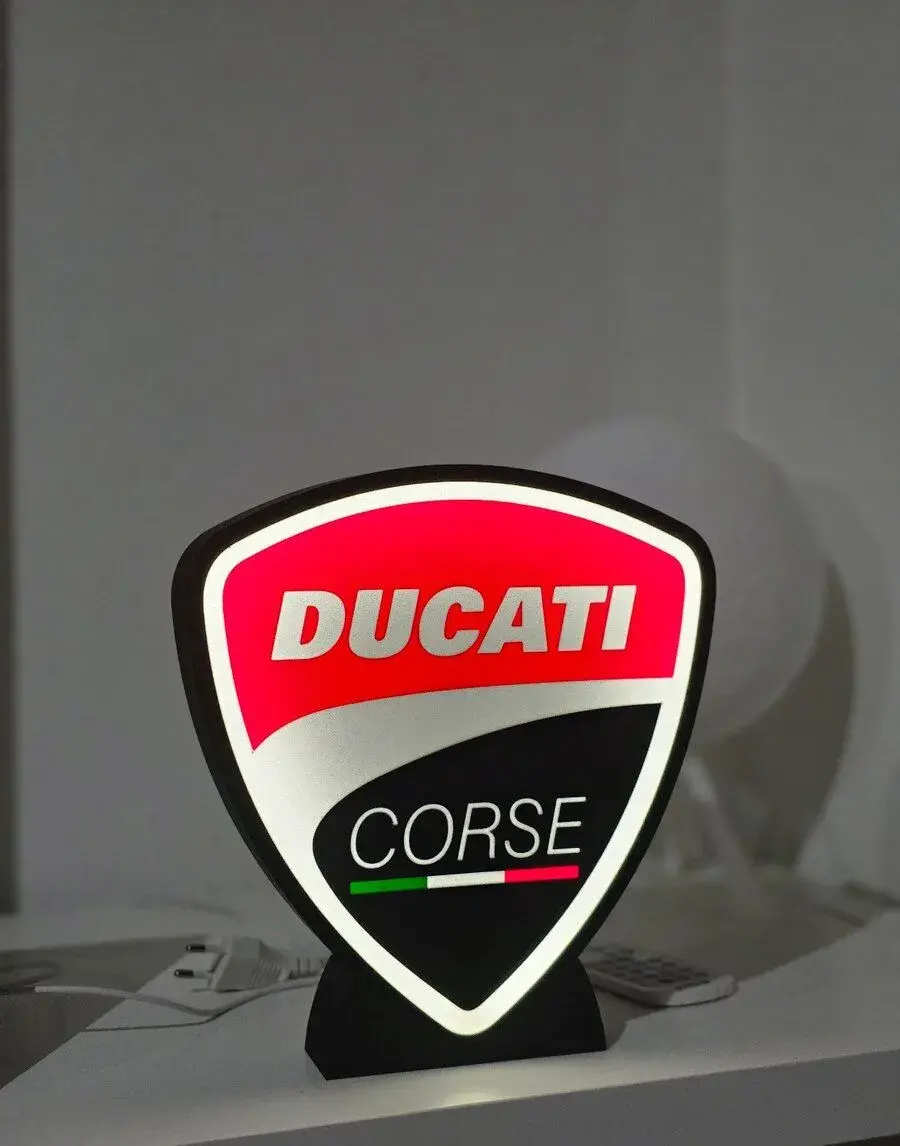 Svetelné logo Ducati a BMW