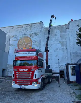 Autodoprava s hydraulickou rukou