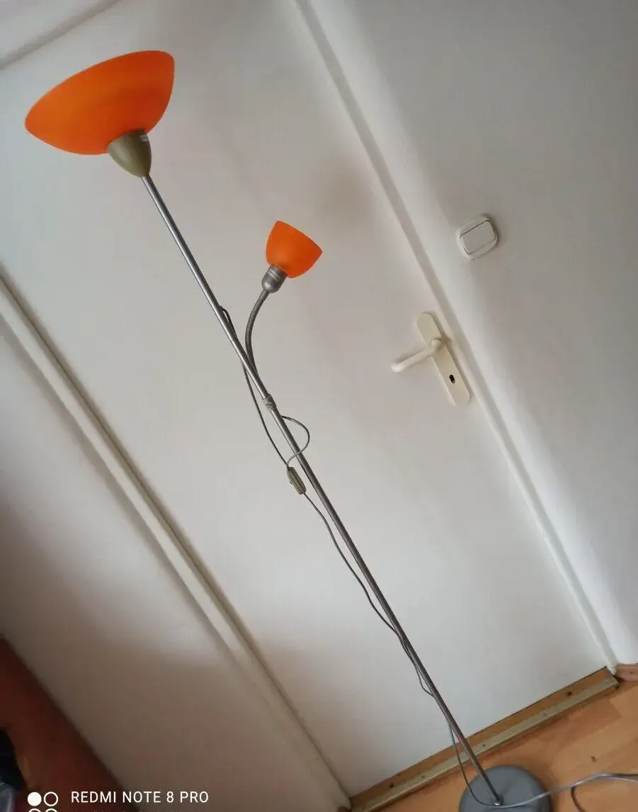 Stojaca lampa