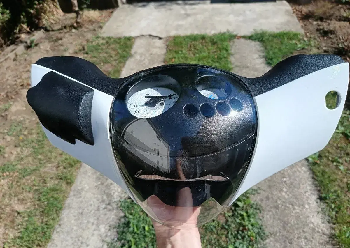 Piaggio zip 50 vrchna kapotáž, svetlo, tachometer