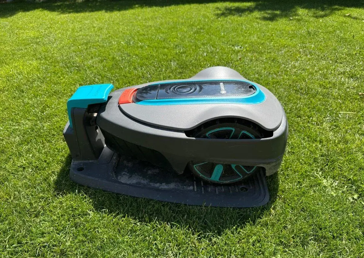 Robotická kosačka GARDENA SILENO city 250 + stanica a zdroj
