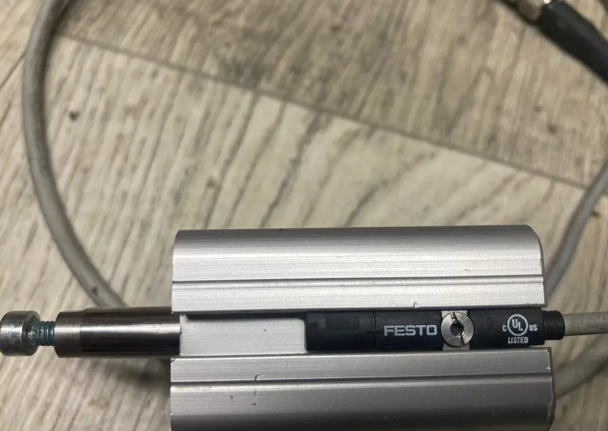 Rexroth vzduchovy valec so senzorom Festo zdvih 16mm