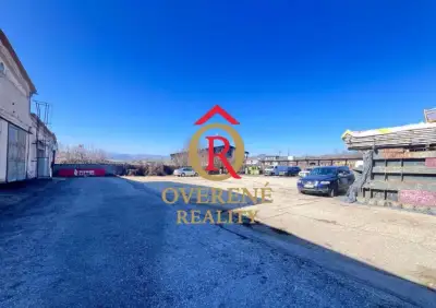 Na prenájom oplotené parkovisko 900 m² - Banská Bystrica/ča