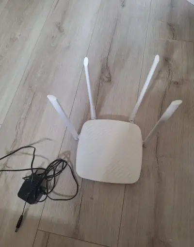 Výkonný Wi-Fi router Tenda F9 (600 Mbps) s adaptérom