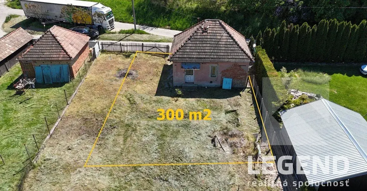 Menší rodinný dom Búč, pozemok 300 m2, elektrina, plyn