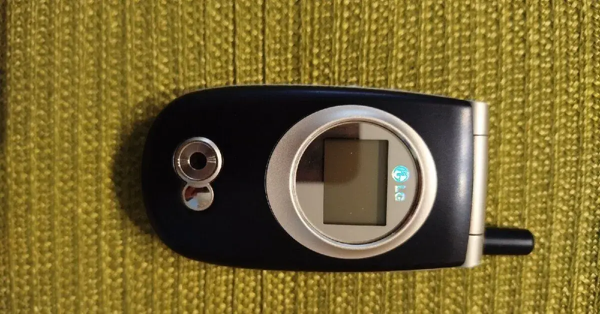 Mobil LG C2200