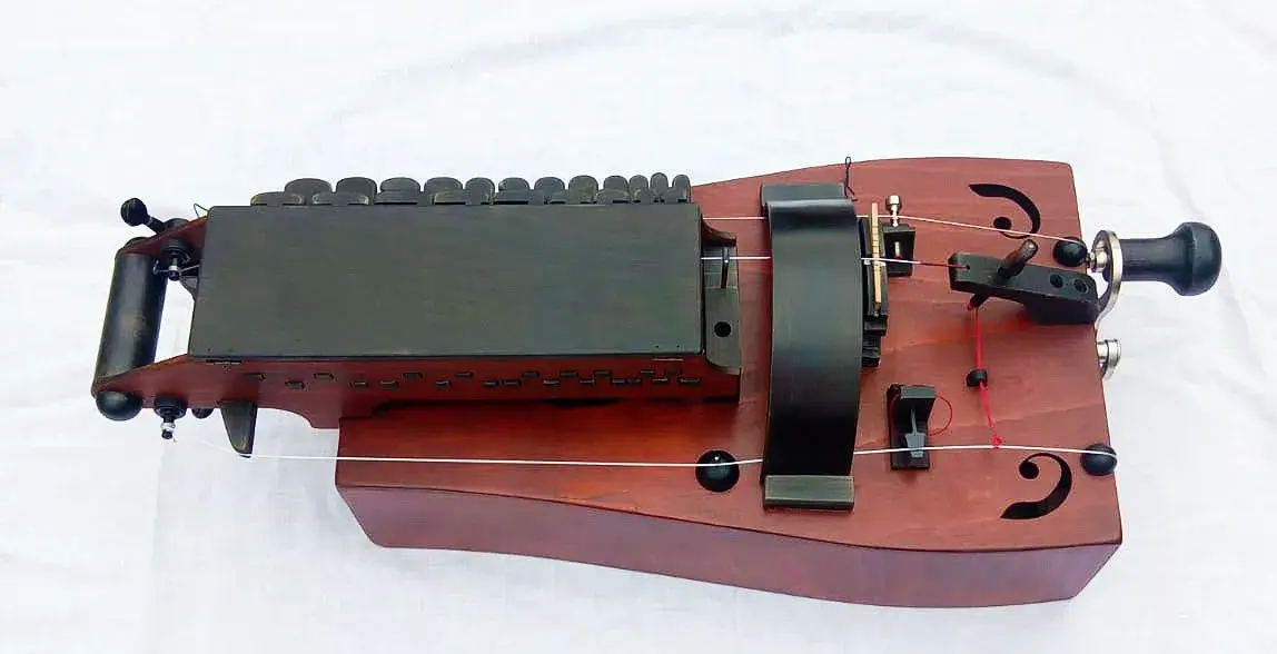 Ninera vhodná aj pre začiatočníka (Hurdy Gurdy)