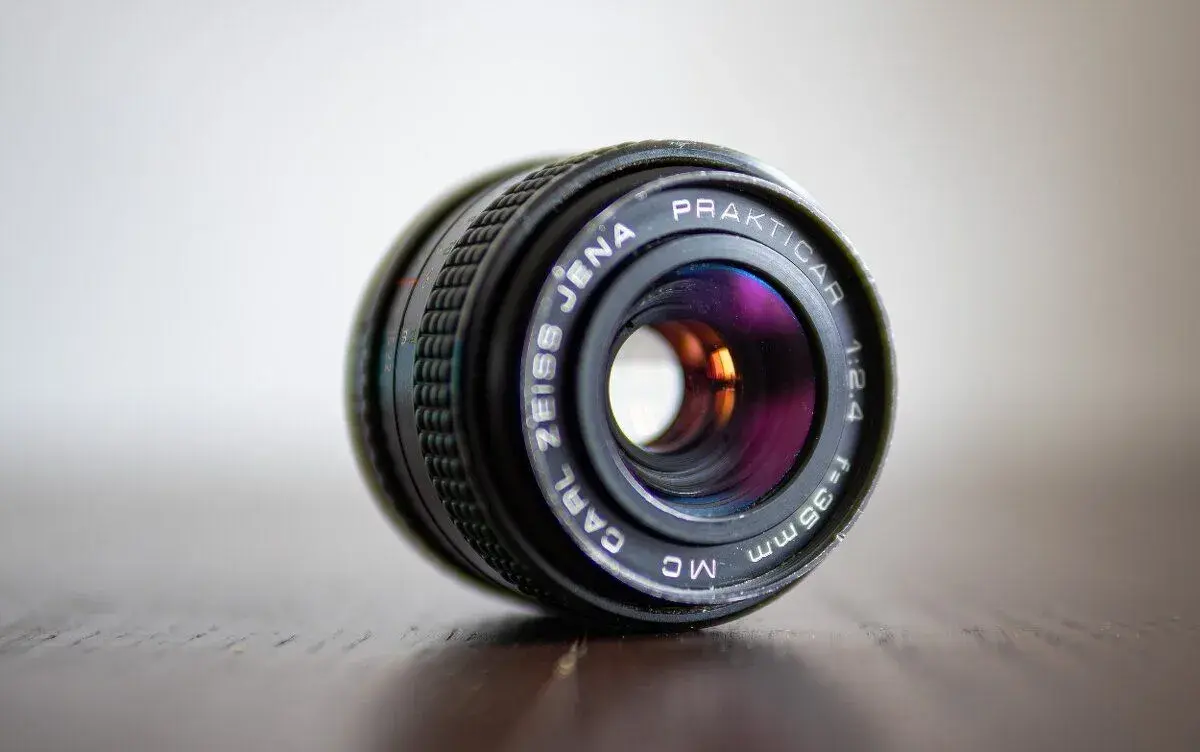 Carl Zeiss Jena Prakticar 35mm f2.4 MC Praktica B