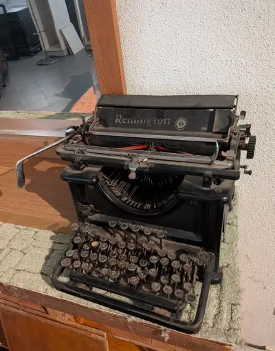 Starožitný písací stroj Remington 16 (Zbrojovka Brno)