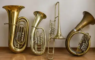 Staré plechové dychové nástroje